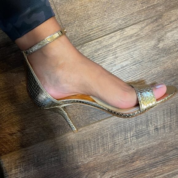 MICHAEL Michael Kors Gold Sandal Ankle Strap Women 7 - Picture 8 of 9